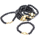 БРАСЛЕТ 002/1 ИЗ БУСИН НА РЕЗИНКЕ СО СЛОНИКОМ